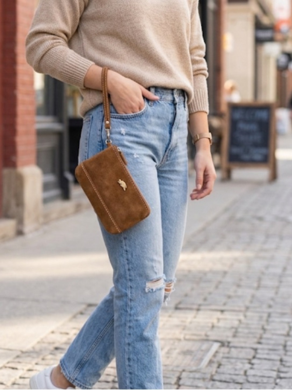Roots Genuine Leather Wristlet Wallet Pouch Tan Suede/Nubuck Beaver Logo